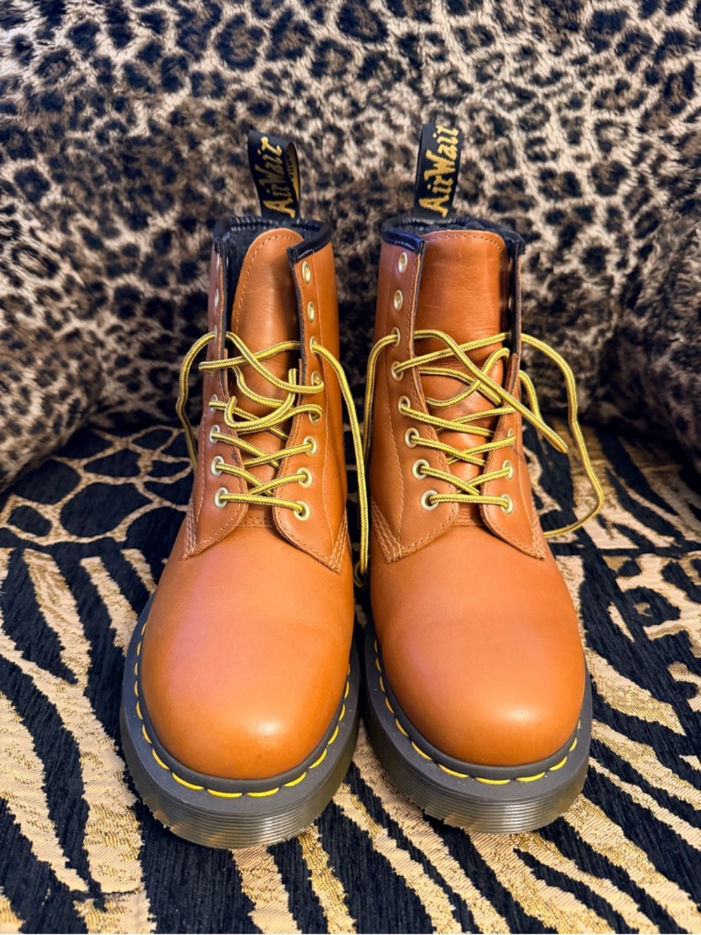 Like New DR MARTEN 1460 boot TAN